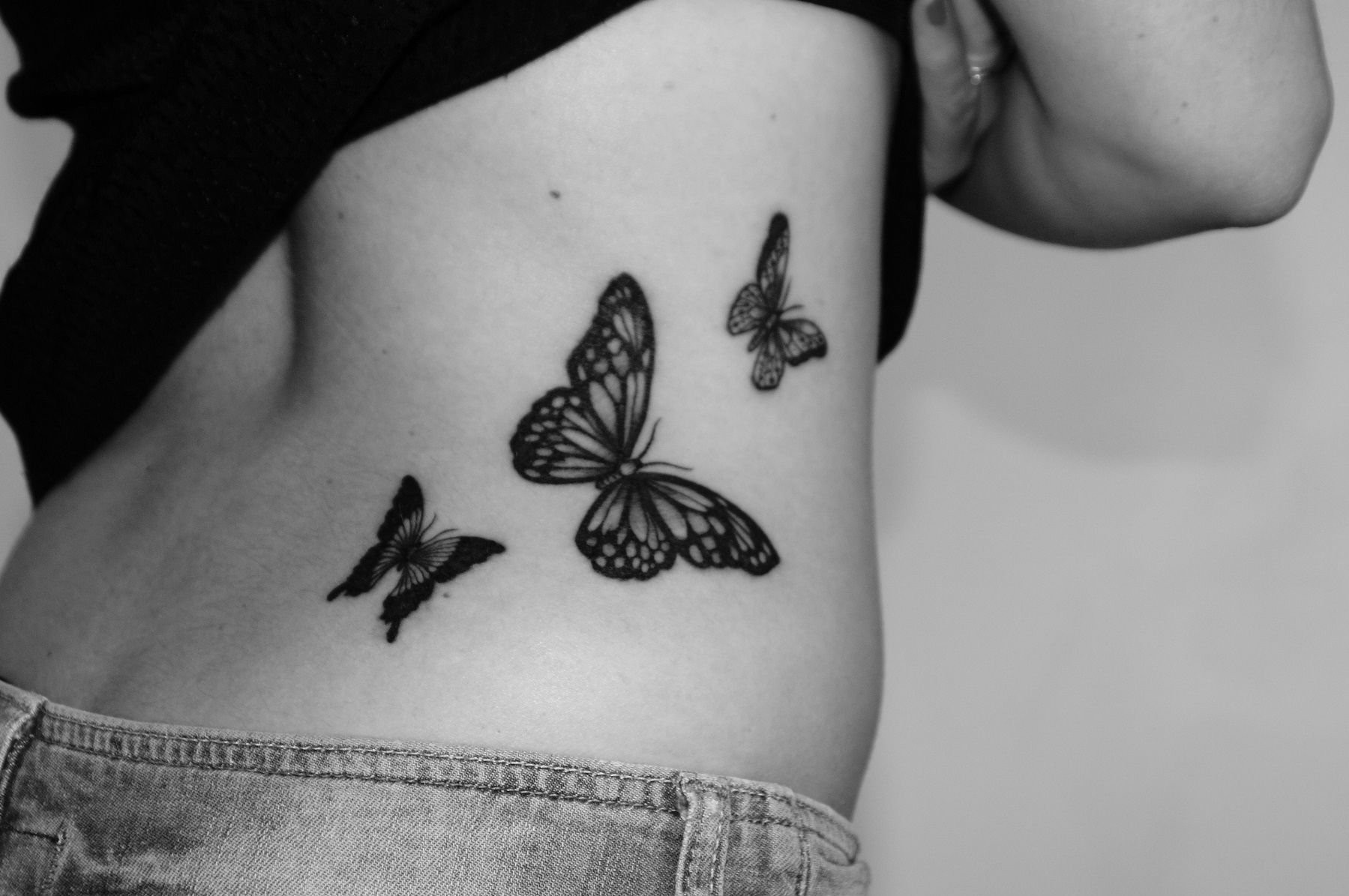 Значение татуировки Бабочки у девушки