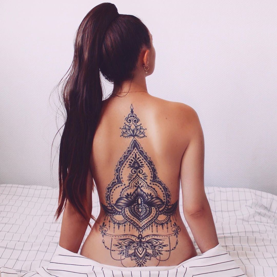 Красивые татуировки на спине
