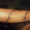 Татуировка колючая проволока: значение, на руке