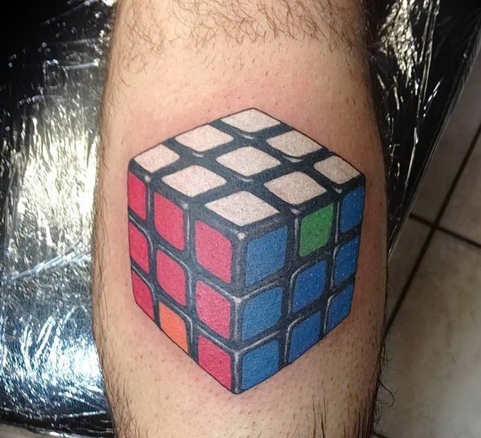 Что означает тату Кубик Рубика?