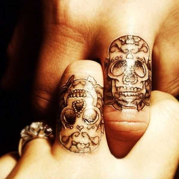 Татуировка кольца на пальце: значение, фото, стили