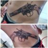 Татуировка в виде револьвера